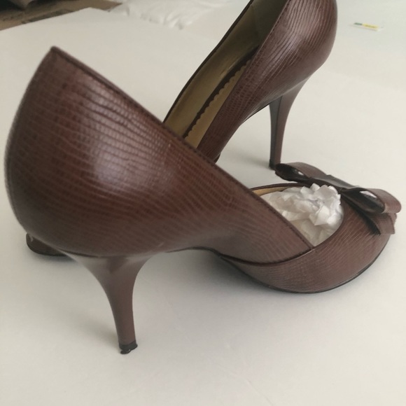 $10 SALE! BCBG Chocolate Brown Heels 👠 Sz 8 - Picture 2 of 7